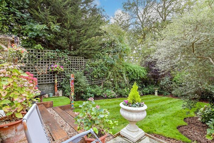 3 Bedroom End Of Terrace House For Sale In Ankerdine Crescent, London, SE18