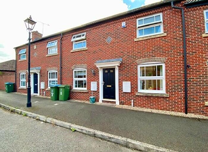 2 Bedroom House To Rent In Paddock Close, Fairford Leys, Aylesbury, HP19