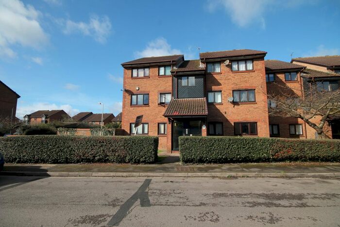 2 Bedroom Flat To Rent In Hawthorne Crescent, West Drayton, UB7