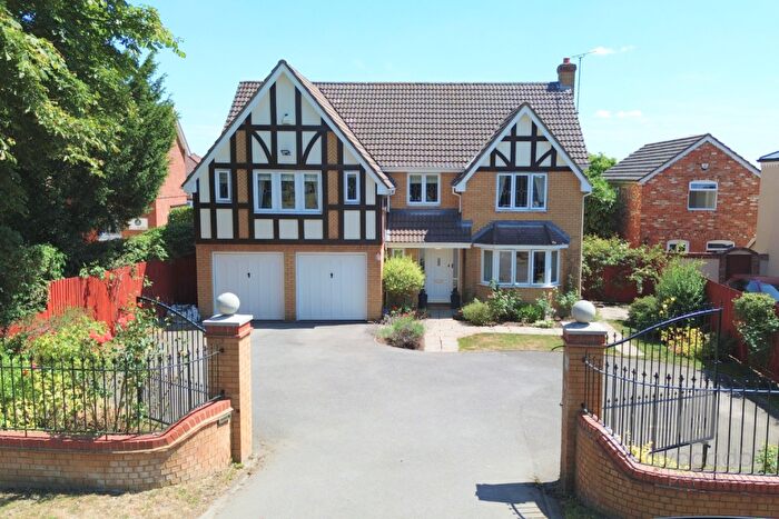 5 Bedroom Detached House For Sale In Basingstoke Road, Spencers Wood, Reading, Berkshire, RG7