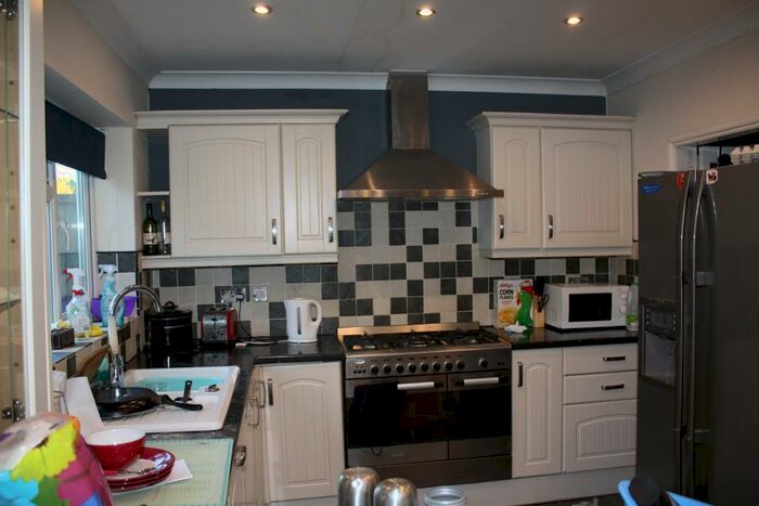 6 Bedroom End Of Terrace House To Rent In Charter Ave, Canley, Coventry, CV4