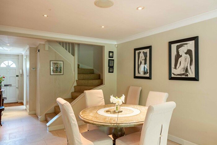 4 Bedroom Property To Rent In Pooles Lane, Chelsea, SW10