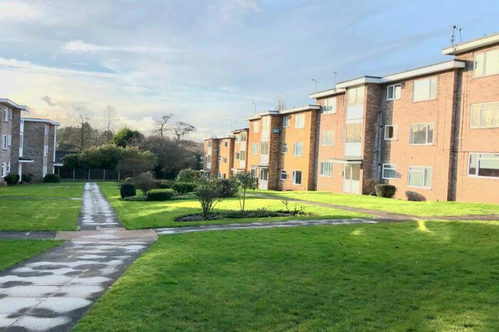2 Bedroom Flat To Rent In Simon Close, Nuneaton, Warwickshire, CV11