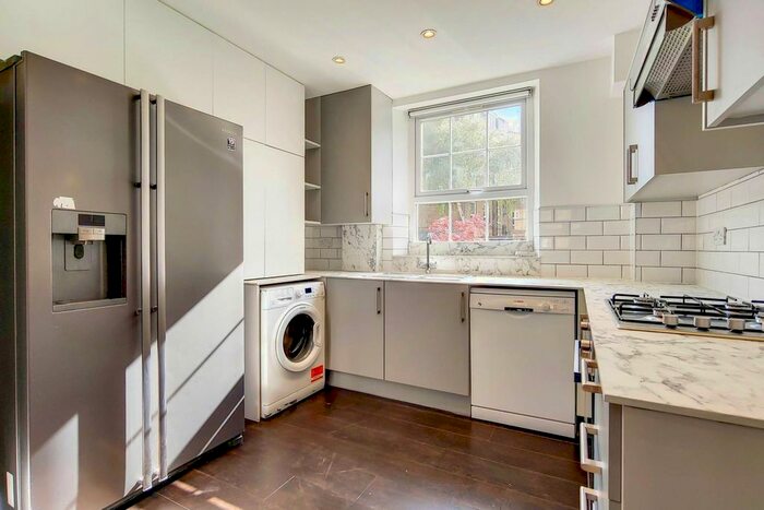 4 Bedroom Flat To Rent In Jebb Avenue, Brixton Hill, London, SW2