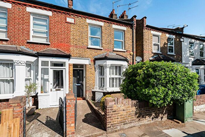 3 Bedroom Flat For Sale In Darwin Road, Ealing, W5