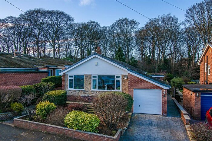 2 Bedroom Detached Bungalow For Sale In Woodland Rise, Wakefield, WF2