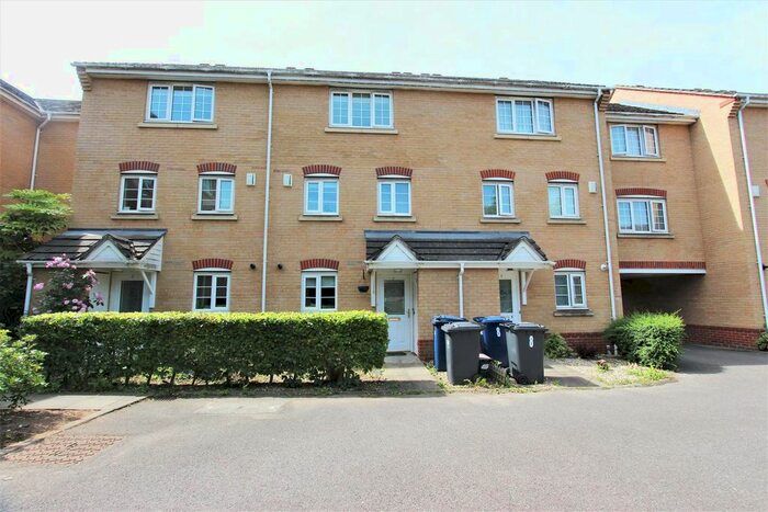 4 Bedroom Terraced House To Rent In Highbury Square, Southgate, N14