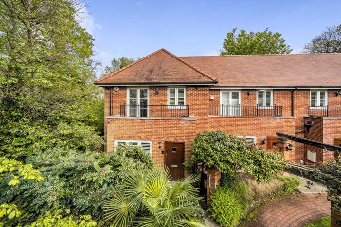 2 Bedroom End Of Terrace House To Rent In Newton Park Place Chislehurst, BR7