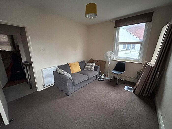 1 Bedroom Flat To Rent In High Street, Chatham, ME4