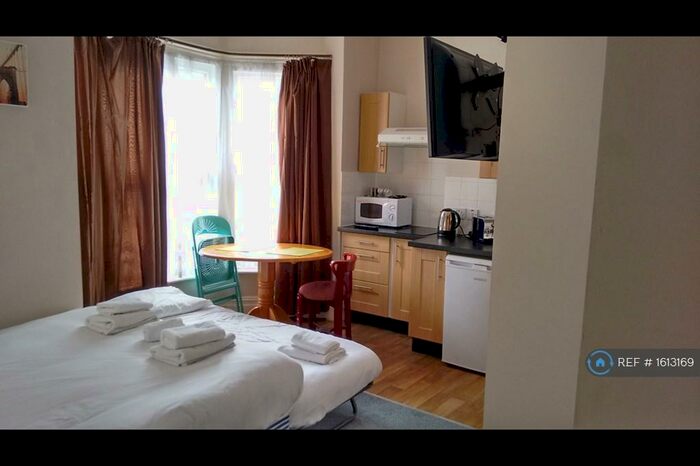 Studio To Rent In Eade Road, London, N4