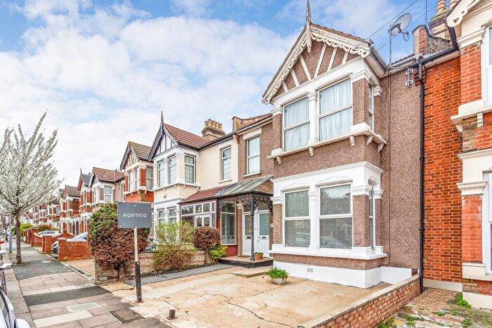 2 Bedroom Flat To Rent In Stanhope Gardens, IG1
