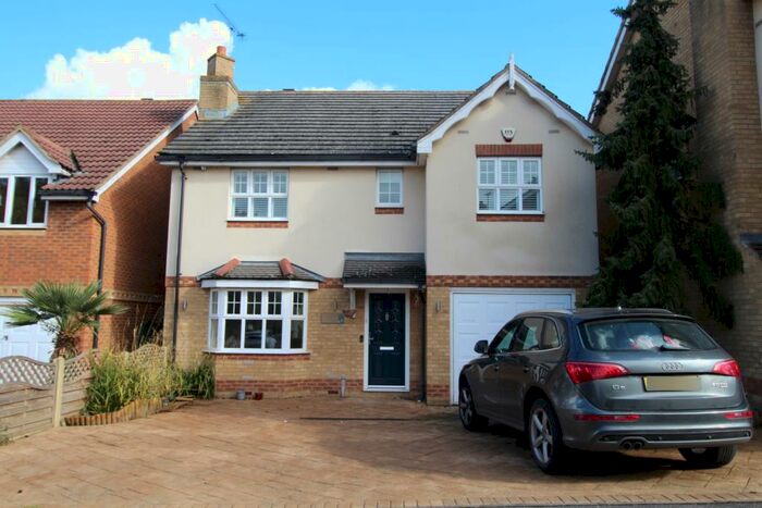 4 Bedroom Detached House To Rent In Plantation Close Greenhithe, DA9