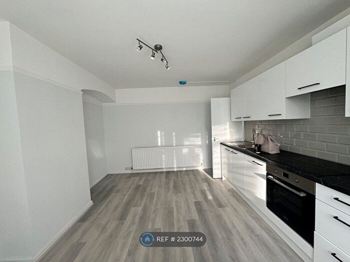 2 Bedroom Flat To Rent In Rowney Road, Dagenham, RM9