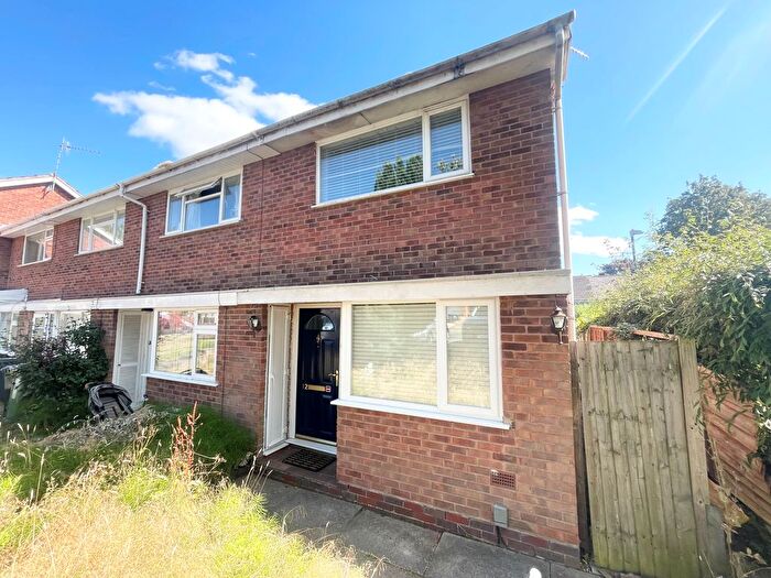 2 Bedroom End Of Terrace House To Rent In Yardley Close, Warwick, CV34