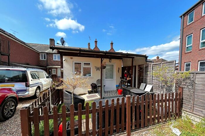 1 Bedroom Flat To Rent In Byfleet, Surrey, KT14