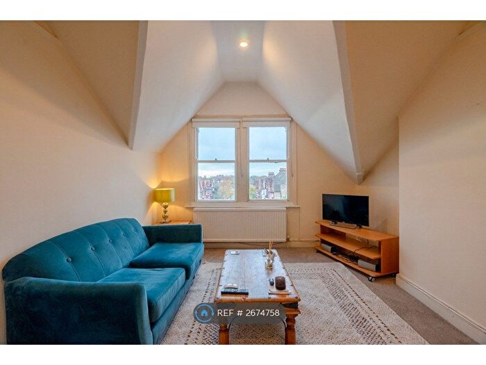 1 Bedroom Flat To Rent In Gleneldon Road, London, SW16