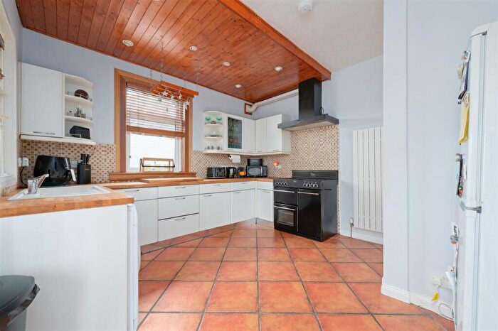 2 Bedroom Semi-Detached Bungalow For Sale In Arthur Street, Dunfermline, KY12