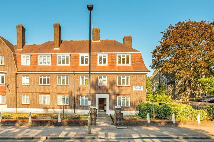3 Bedroom Flat For Sale In Garratt Lane, Tooting, SW17