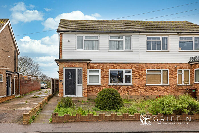 2 Bedroom Maisonette For Sale In West Road, South Ockendon, RM15