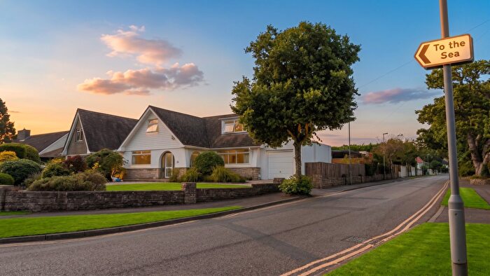 4 Bedroom Chalet For Sale In Montagu Road, Highcliffe, Christchurch, BH23