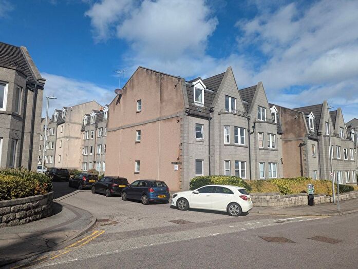 2 Bedroom Flat To Rent In Albury Gardens, Ferryhill, Aberdeen, AB11