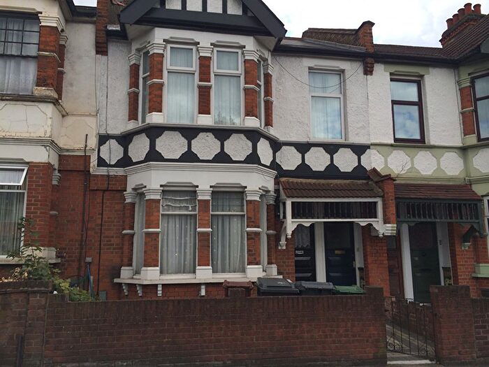 2 Bedroom Flat To Rent In Lea Bridge Road, Walthamstow, E17