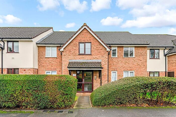 2 Bedroom Flat For Sale In Beaufort Close, Chingford, E4