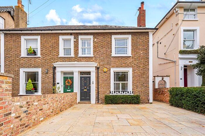 3 Bedroom Detached House For Sale In Knights Park, Kingston, KT1