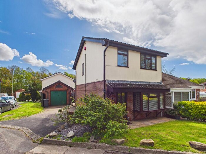 3 Bedroom Semi-Detached House For Sale In Cornbrook Grove, Waterlooville, PO7