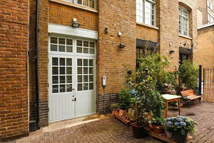 2 Bedroom Flat To Rent In Chapel Place, Shoreditch, EC2A