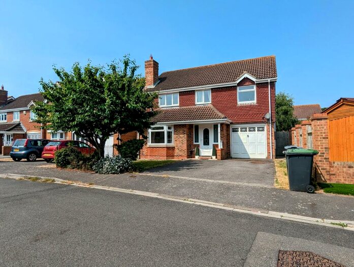 4 Bedroom House To Rent In Aubrey Close, Hayling Island, PO11