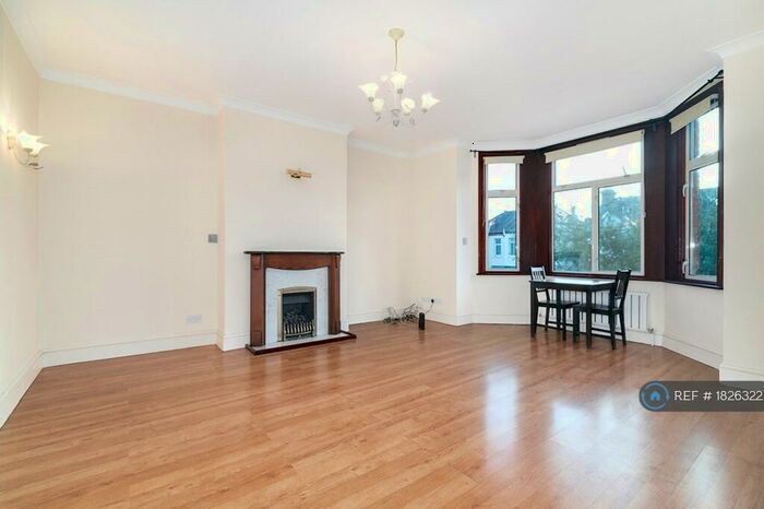 3 Bedroom Maisonette To Rent In Buckingham Road, London, E18