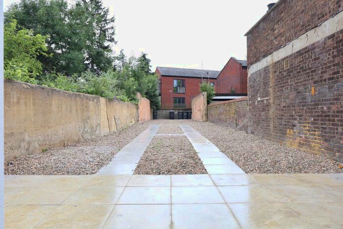 2 Bedroom Flat To Rent In Bounds Green Road, London, N22