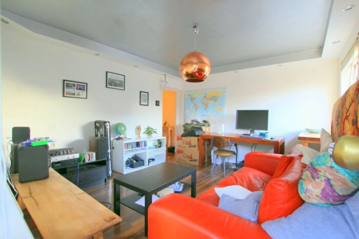 2 Bedroom Flat To Rent In Dilton Gardens, London, SW15