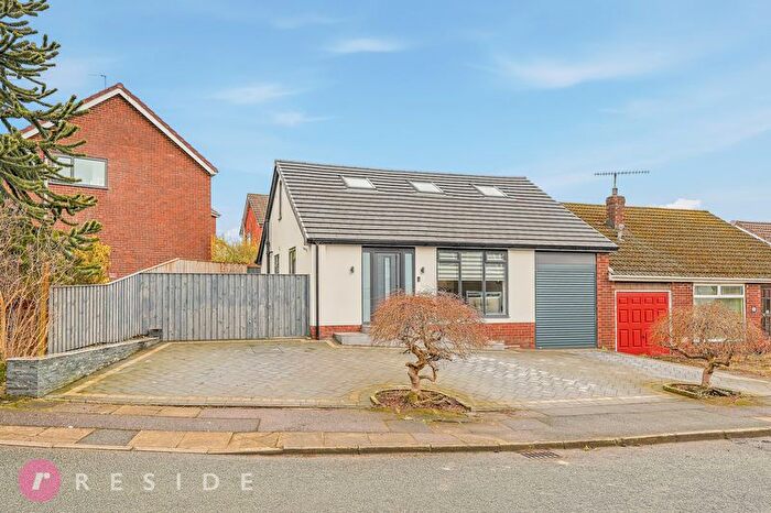 4 Bedroom Semi Detached House For Sale In Links View, Bamford, Rochdale, OL11