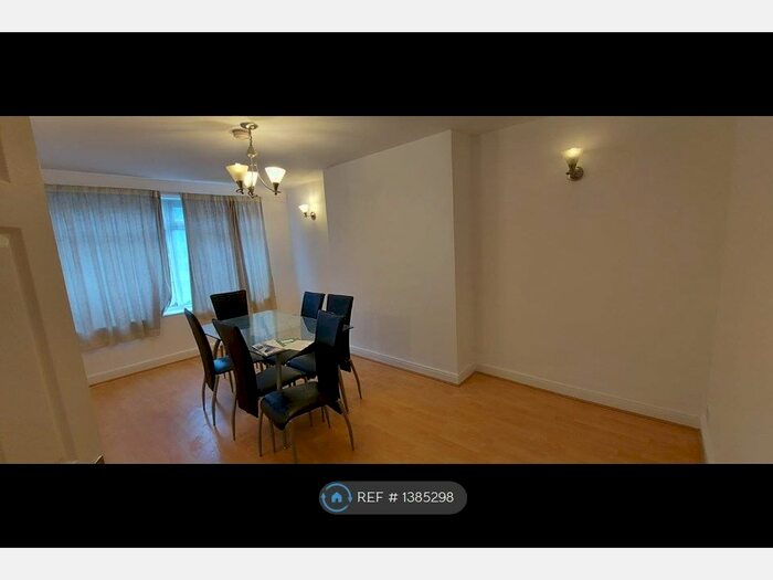 2 Bedroom Maisonette To Rent In Singleton Court, Prestwich, Manchester, M25