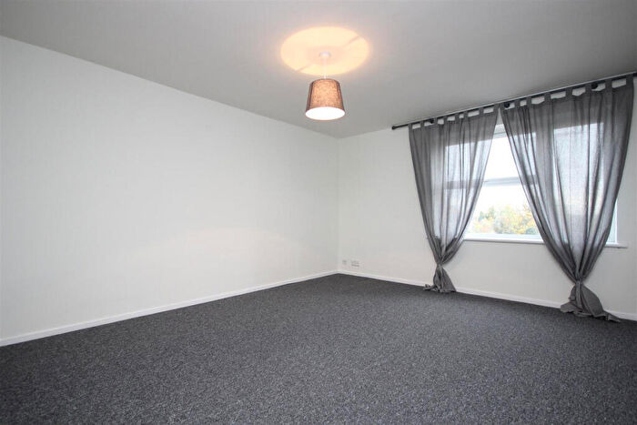 2 Bedroom Flat To Rent In Chelsea Close, London, NW10