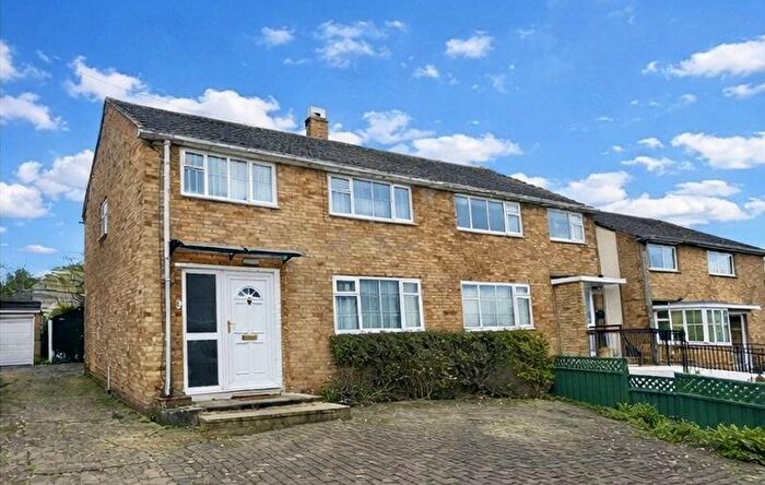 3 Bedroom Semi Detached House For Sale In Charlwood Road, Luton, LU4