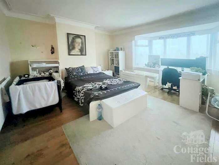 3 Bedroom Property To Rent In Savoy Parade, Southbury Road, Enfield, EN1