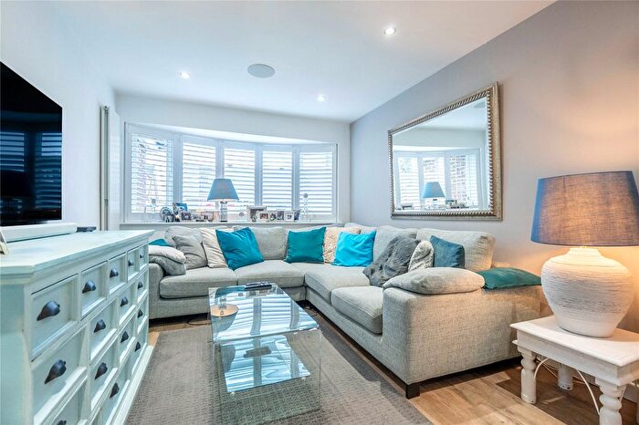 3 Bedroom Semi-Detached House For Sale In Poplar Road, Kensworth, Bedfordshire, LU6