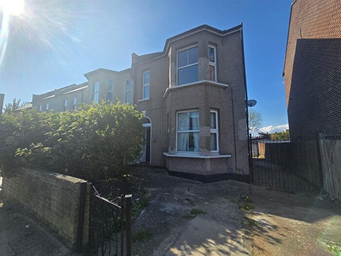 3 Bedroom Flat To Rent In Southlands Road, Bromley, BR2