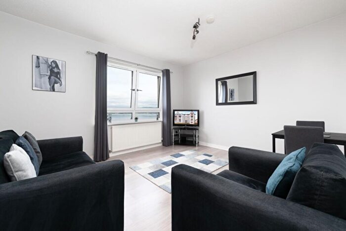 2 Bedroom Flat For Sale In Poplar Street, Greenock, PA15
