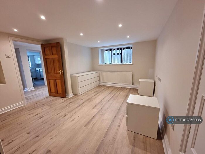 1 Bedroom Flat To Rent In London, London, NW2