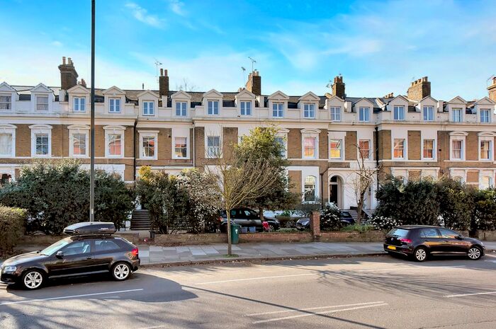 2 Bedroom Flat To Rent In Twickenham Road, Teddington, TW11