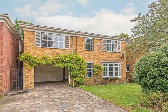 5 Bedroom Detached House To Rent In Cotswold Close, Kingston Upon Thames, KT2
