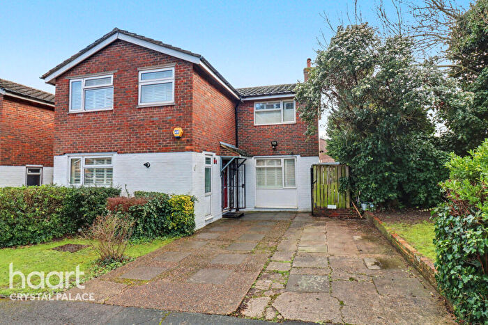 4 Bedroom Detached House For Sale In Wedgwood Way, London, SE19