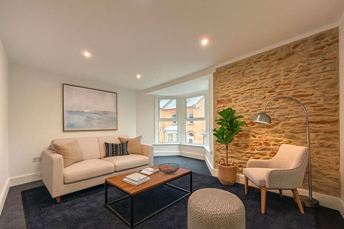 3 Bedroom Maisonette For Sale In Drew Street, Brixham, TQ5