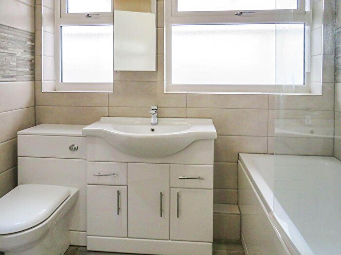 2 Bedroom Bungalow To Rent In Peel Walk, Harborne, Birmingham, B17