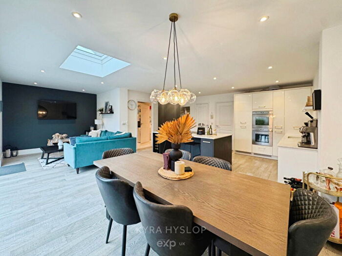 4 Bedroom Detached House For Sale In Finning Avenue, Exeter, EX4