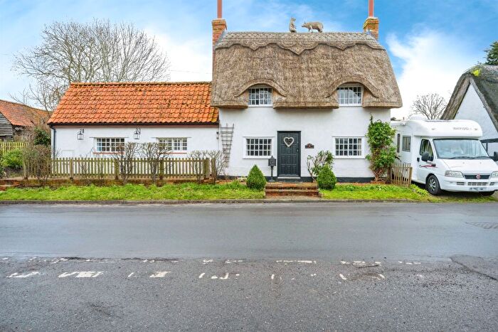 4 Bedroom Property For Sale In High Street, Riseley, Bedford, MK44